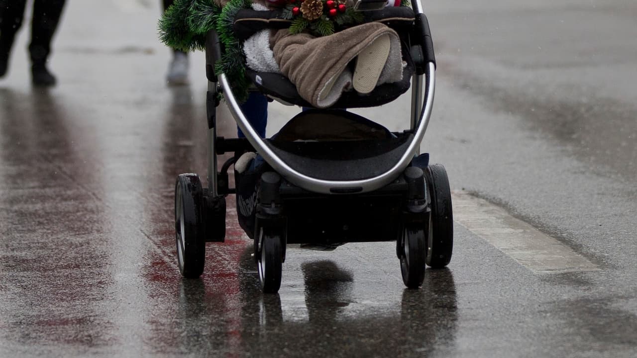 Buscan al padre de bebé abandonada en Times Square; policía ya contactó a la madre