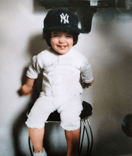 Su nombre artístico es Regina Blandón, pero es mejor conocida como Bbi, la niña rara de La Familia P. Luche. Sin embargo, su nombre real es María Regina Blandón Marrón y nació en la Ciudad de México.
<br>