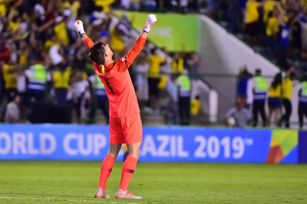 Penal polémico para Brasil para empatar el partido.