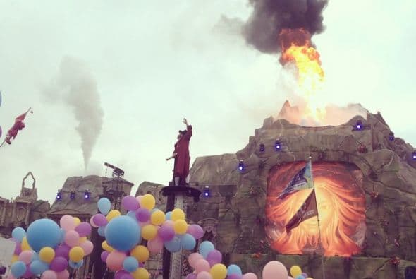 Chattahoochee Hills, en Atlanta, fue el escenario para el festival de música electrónica TomorrowWorld, durante tres días consecutivos miles de jóvenes de todo el mundo disfrutaron de Dj´s de talla internacional, en medio de una explosión de música y color.(Imágenes de Twitter)