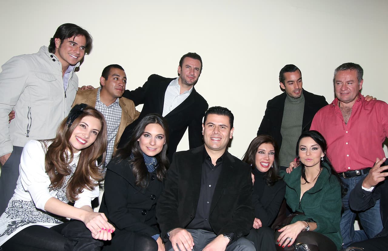 Hace una década, el productor José Alberto Castro reunió a un grupo de actores para darle forma a una nueva adaptación de la telenovela 'Teresa', una historia original de Mimí Bechelani.