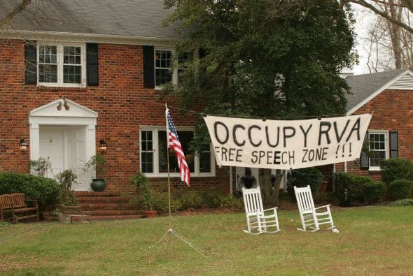 Manifestantes de 'Occupy' en todo Estados Unidos están ingresando a casas en 'foreclosure'.