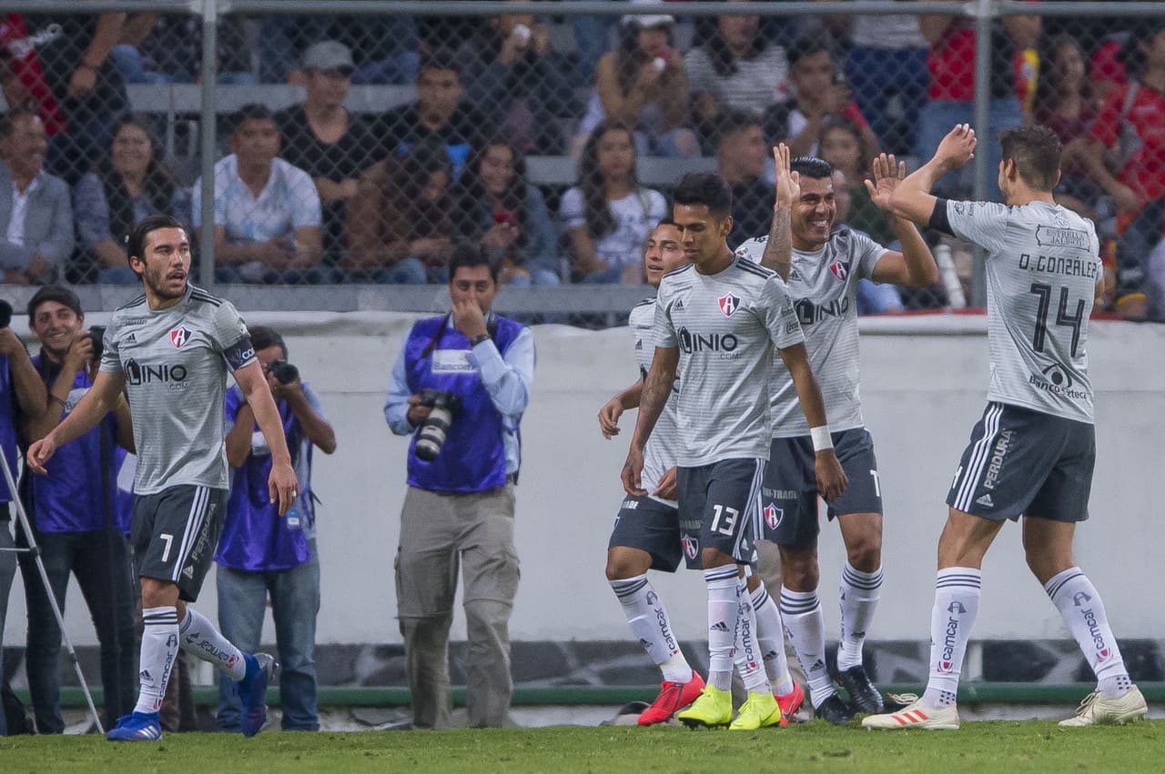 Los Rojinegros del Atlas se acercan a la clasificación en la Copa MX al derrotar 4-2 a los Leones Negros de la Universidad de Guadalajara que se quedaron con nueve jugadores.