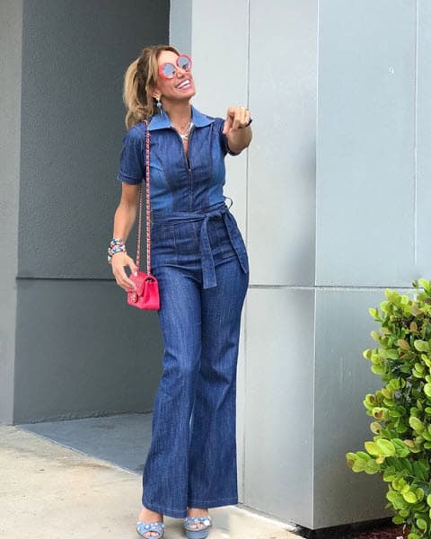 1. Muy fresca lució con este 'jumpsuit' de mezclilla.