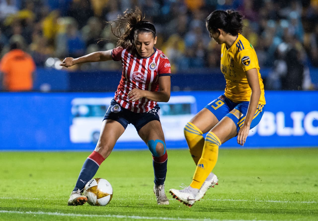 Empezaban a agotarse los minutos y las tapatías no llegaban con la frecuencia ni con la peligrosidad de la primera mitad. Eso derivó en el incremento de la presión.