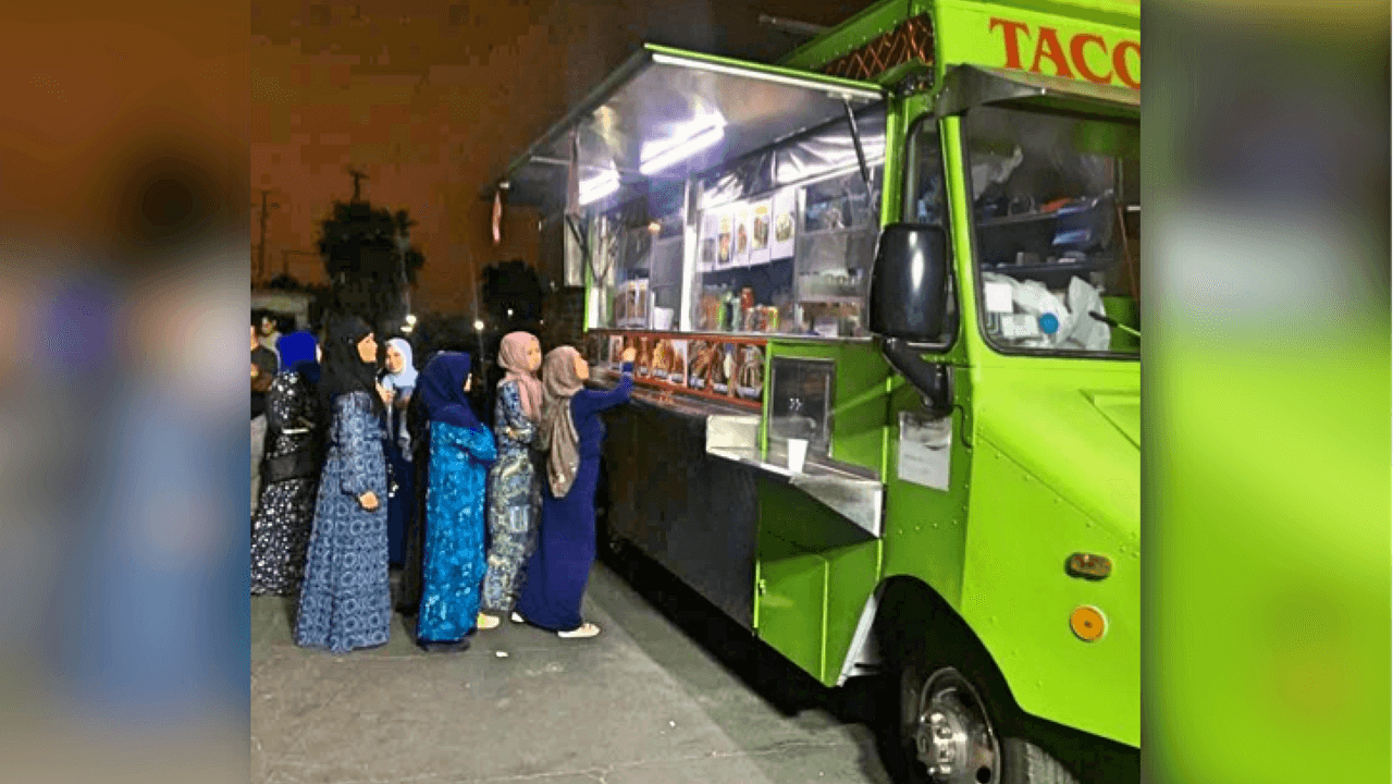 Así buscan unirse hispanos y musulmanes: enviando 'taco trucks' a las mezquitas