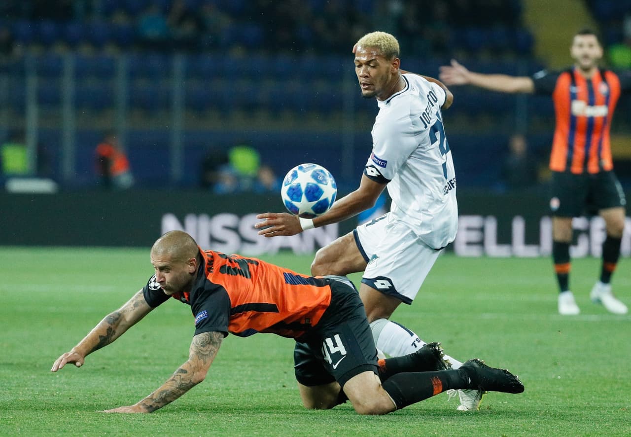 Ya en el segundo tiempo el Hoffenheim retrasó sus líneas y le entregó el balón al Shakhtar que no encontraba los espacios para hacer daño.