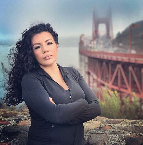 <b>Deseret Tavares</b> es otra vidente muy reconocida por el público hispano, que ha vaticinado cosas como la muerte de Juan Gabriel y que Donald Trump sería nombrado ganador en su carrera por la presidencia. Además, se dice que varios famosos acuden a ella para escuchar sus predicciones.