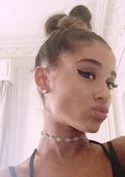 ¡Pobre Ariana! En algunas fotos que ha subido a Instagram se le ve el cuero cabelludo y algunos huecos muy grandes.