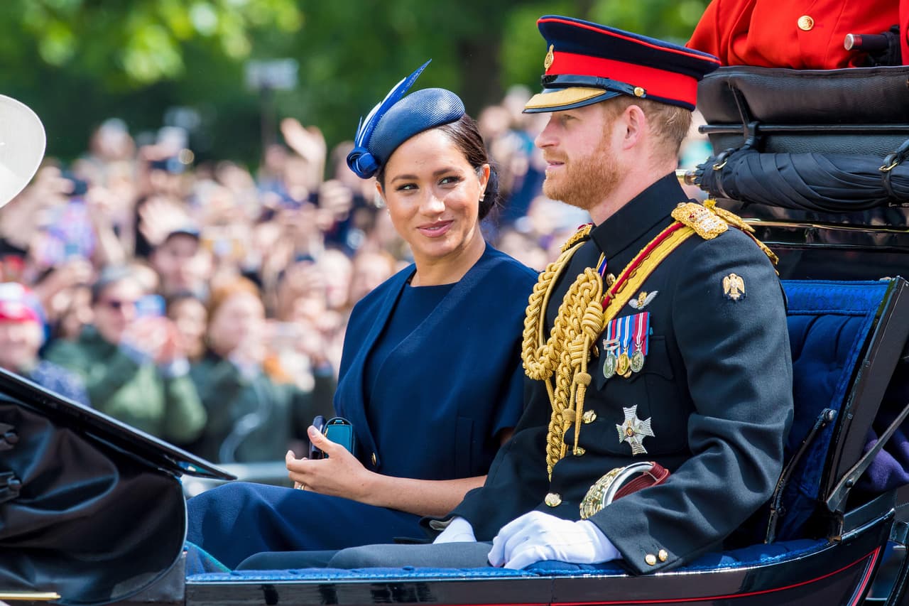 La revelación de que Meghan será editora invitada de Vogue se dio justo tres días después de que ella 
<b><a href="https://www.univision.com/famosos/reaparece-meghan-markle-en-su-primer-evento-real-en-el-trooping-the-colour-tras-convertirse-en-madre">reapareció en público, durante el Trooping The Colour 2019 </a></b>del sábado 8 de junio (foto), luego de su baja en eventos oficiales por la maternidad.
<br>