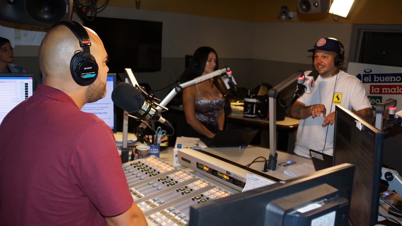 En fotos: Así fue la entrevista de Residente en 'El Bueno, La Mala y El Feo'.