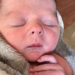 El segundo hijo de Prissila pesó 7,9 libras y midió 21 pulgadas.