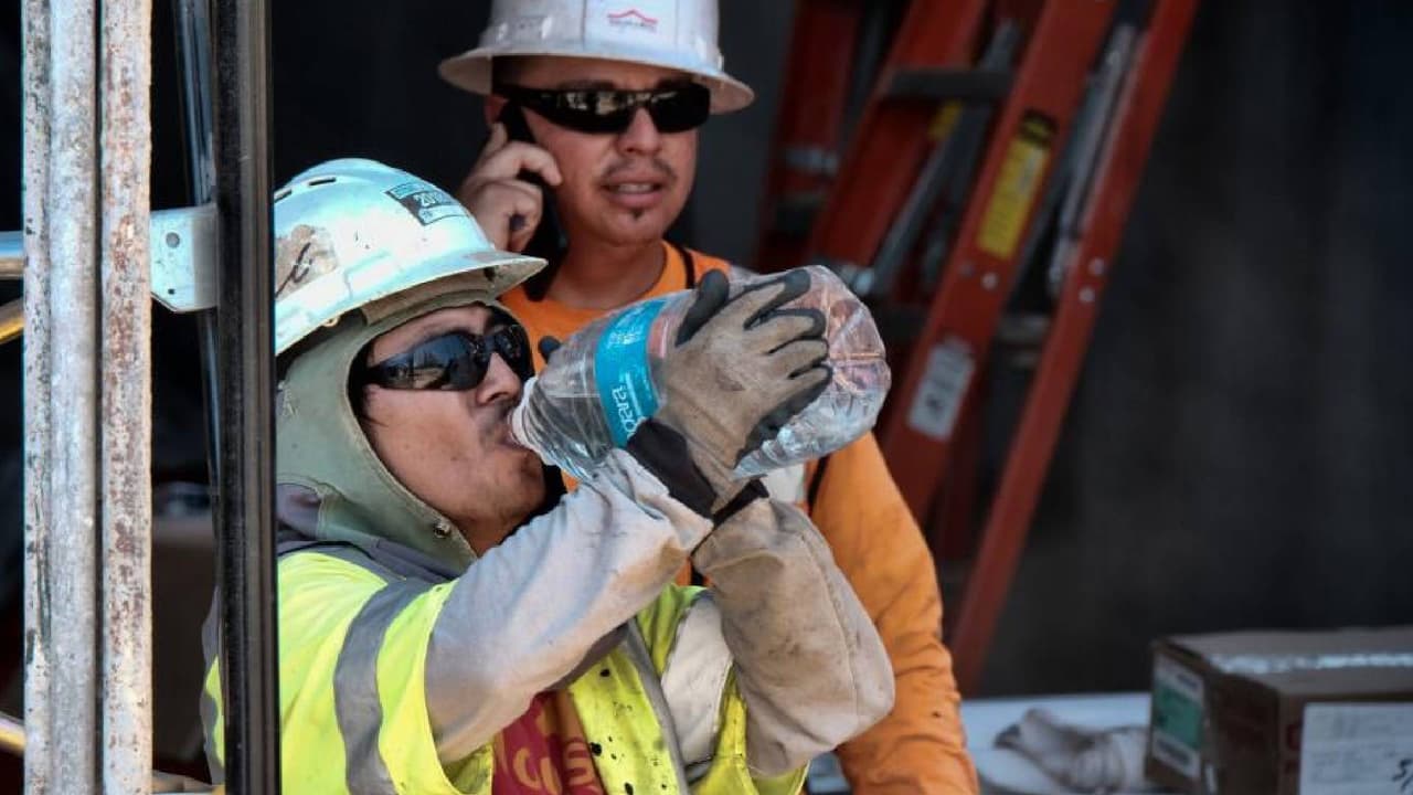 Si un empleador no proporciona un período de descanso, deberá 
<b>pagar al empleado una hora adicional por cada día</b> de trabajo que no se proporcione un descanso.