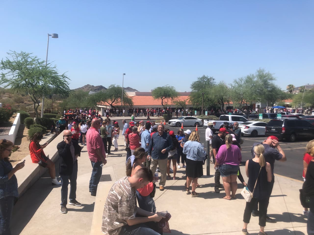 Se espera la llegada del presidente Trump para las 3:30 p.m. En la mañana el presidente visita el muro fronterizo en Yuma, Arizona.