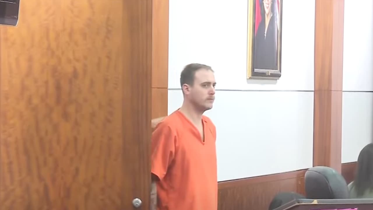 El Departamento de Policía de Baytown, en Texas, ha confirmado el 
<b><a href="https://www.univision.com/local/houston-kxln/ty-vaughn-acusado-del-asesinato-de-su-pareja-hispana-en-texas-le-pregunto-a-google-si-era-ilegal" target="_blank">arresto de Ty Vaughn, de 31 años, en relación con el asesinato de su pareja sentimental Luis David Baños</a></b>, de 27 años.