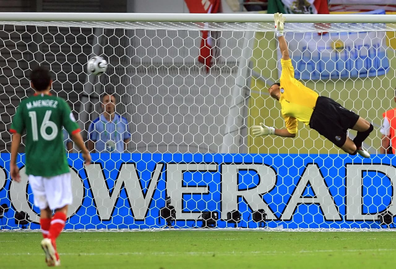 Maxi se sorprende de que Oswaldo siga "llorando" por su golazo