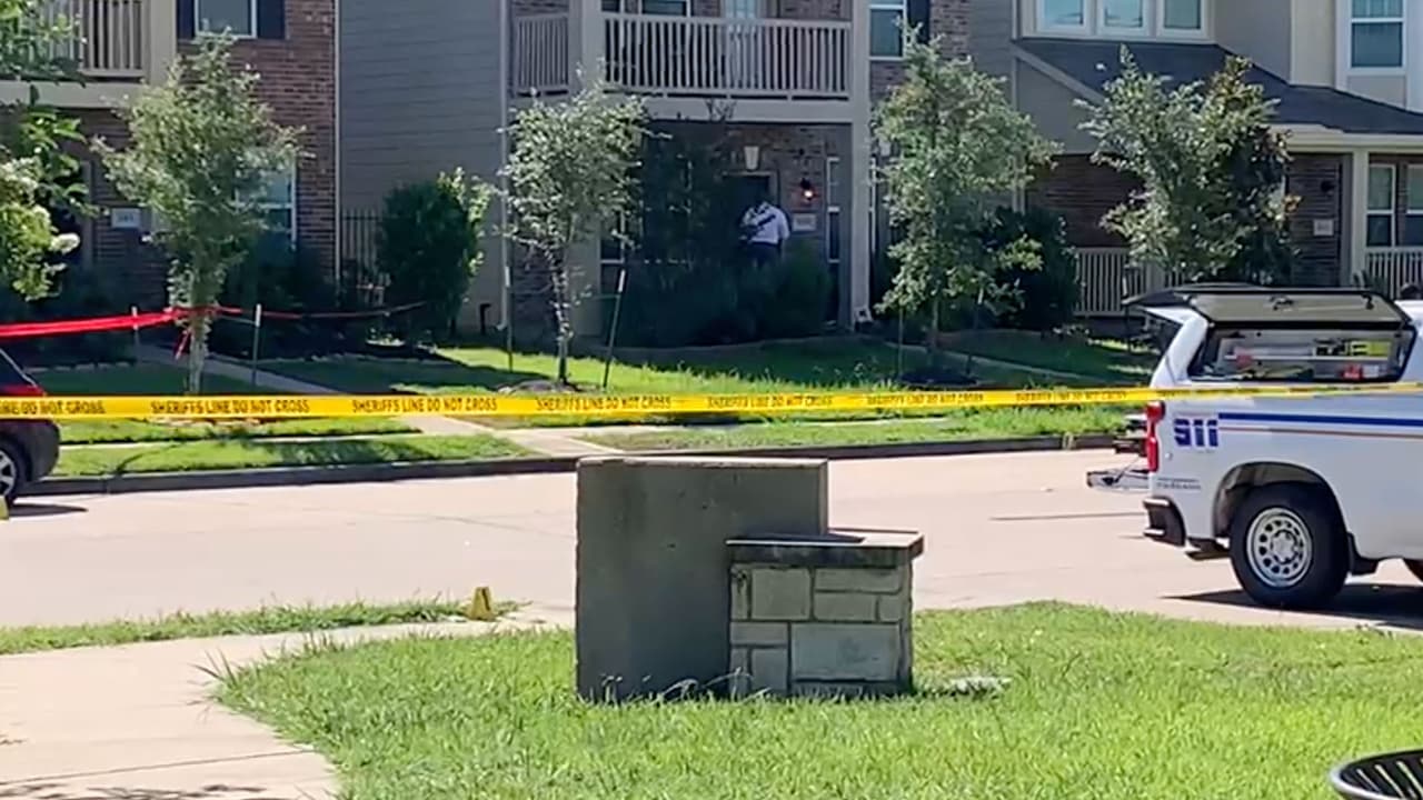 Aunque no se determinó la cantidad de sospechosos, se sabe que huyeron en un vehículo color negro.