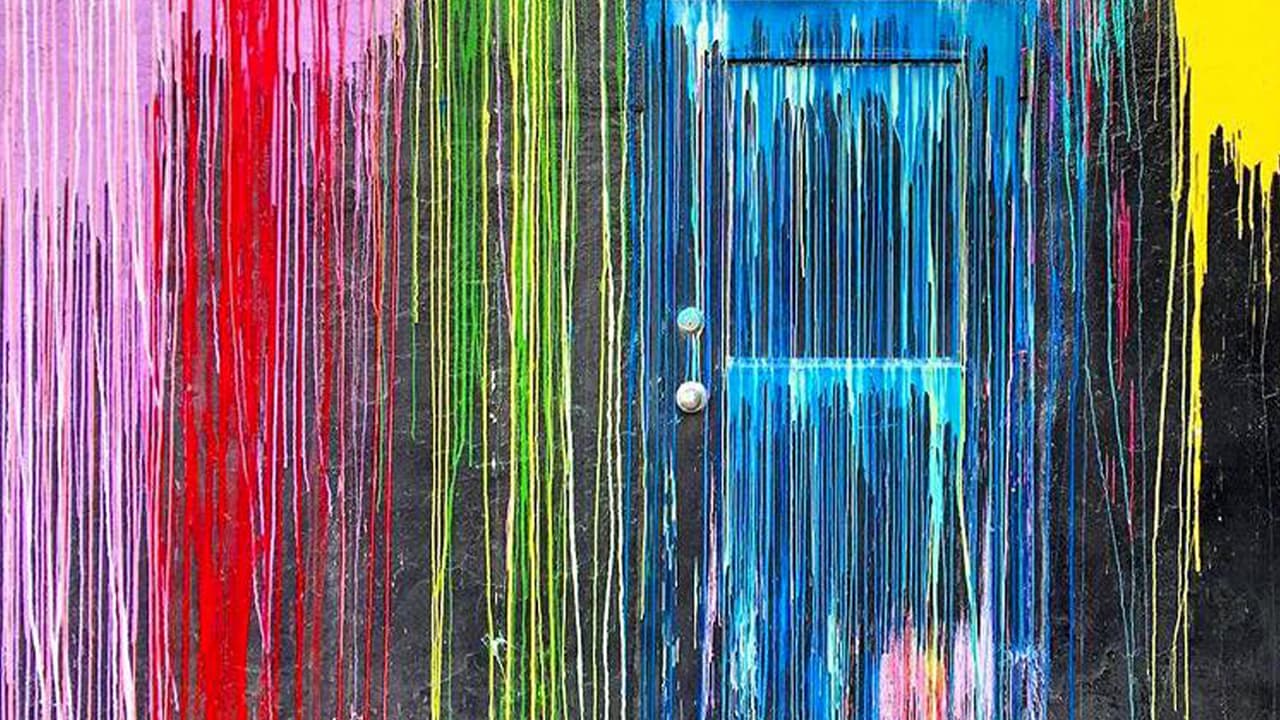 En la pared “Biscuit Paint Wall” encuentras el espacio ideal para agregar color y originalidad a cada fotografía y está ubicada en el vecindario de Montrose.