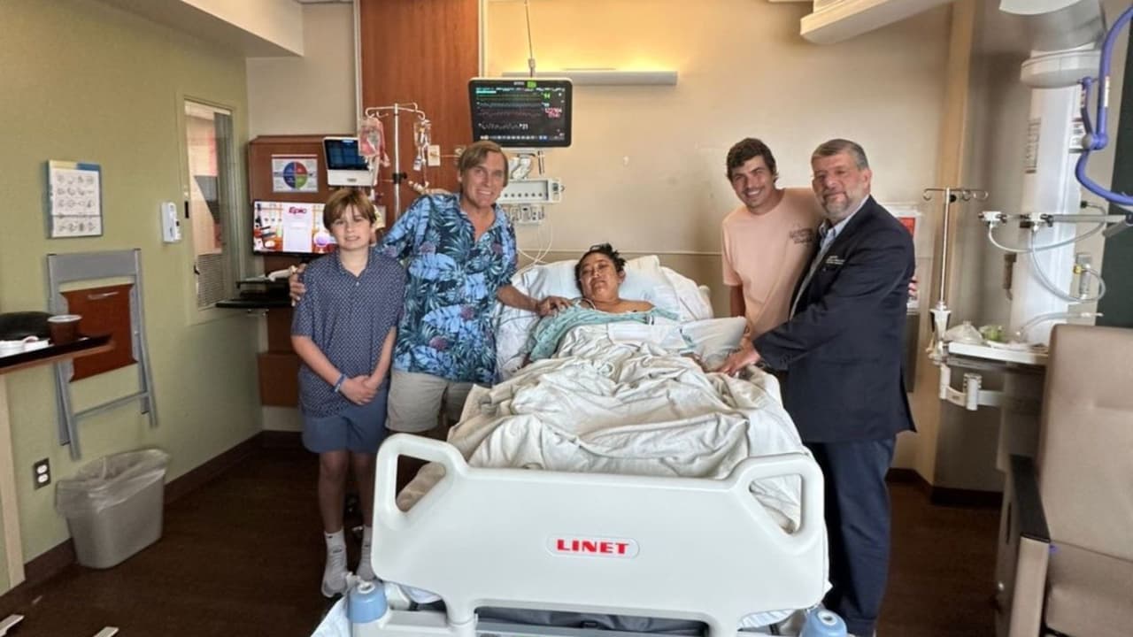 Madre del niño que falleció en accidente aéreo en Galveston es extubada y se reporta estable