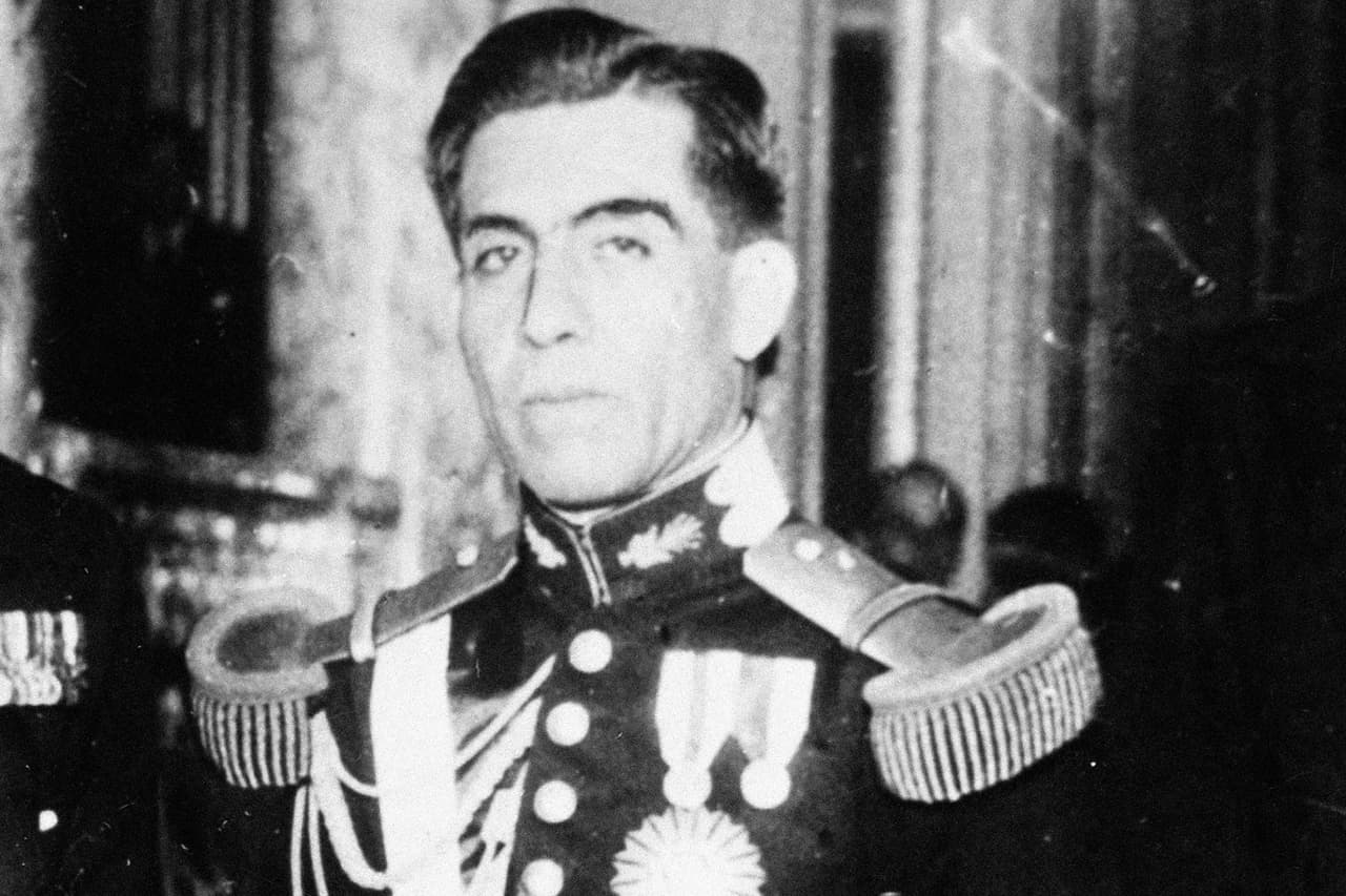 <b>Luis Miguel Sánchez Cerro, presidente de Perú.</b>
<br>
<br>Asumió el poder en 1931. El 30 de abril de 1933, a los 44 años, fue asesinado a tiros 
<a href="https://www.ecured.cu/Luis_Miguel_S%C3%A1nchez_Cerro"><u>por un militante de un partido político de oposición</u></a>. 
<br>