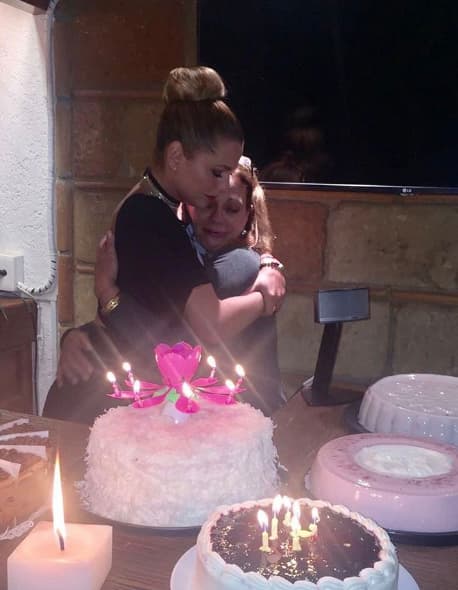 También contará lo importante que ha sido su madre en su vida y la felicidad que siente al verla ahora como abuelita.