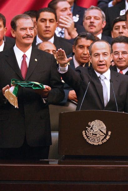 En una ceremonia protocolaria de sólo cinco minutos Felipe Calderón protestó como presdiente constitucional de México.
