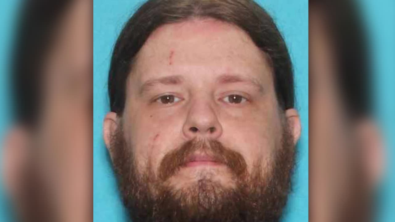 Michael Smith fue detenido luego de intentar apuñalar a un policía.