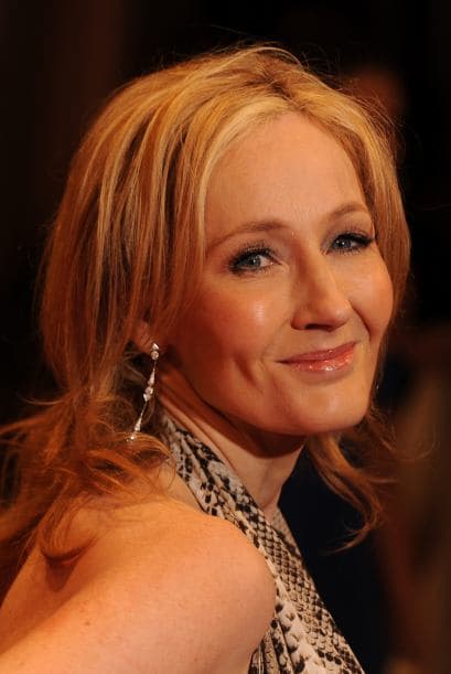 Rowling, cuya madre murió de esclerosis múltiple en 1990, ha donado millones de dólares a la investigación y tratamiento de esta enfermedad. También es la principal colaboradora de la ONG británica Comic Relief, que lucha contra la pobreza.