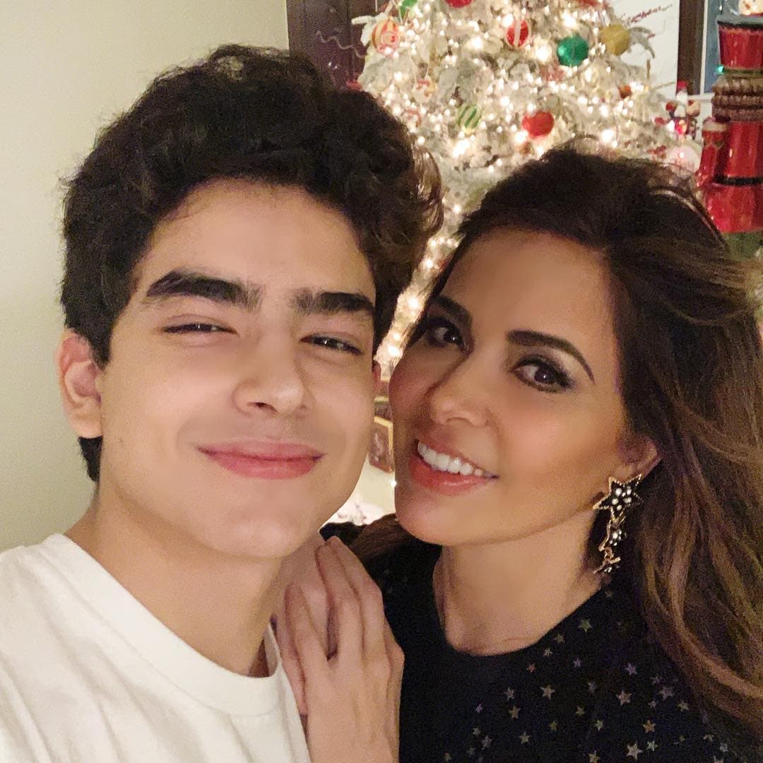 La revista brasileña Correio Braziliense publicó en 2001 que Sergio Andrade era el 
<b><a href="https://www.univision.com/entretenimiento/asi-ha-crecido-el-hijo-que-gloria-trevi-tuvo-con-sergio-andrade-fotos">padre biológico de Ángel</a></b>, y no producto de una violación por un custodio de la cárcel, como anteriormente había dicho la cantante.