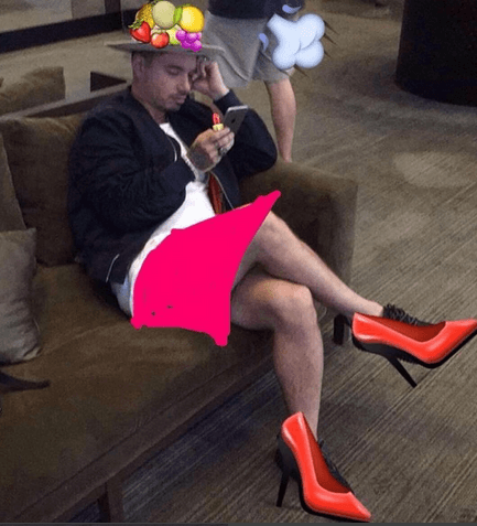 Definitivo, este chico pasa mucho tiempo con su celular. Pero la verdad, nos hace el día con sus ocurrencias.