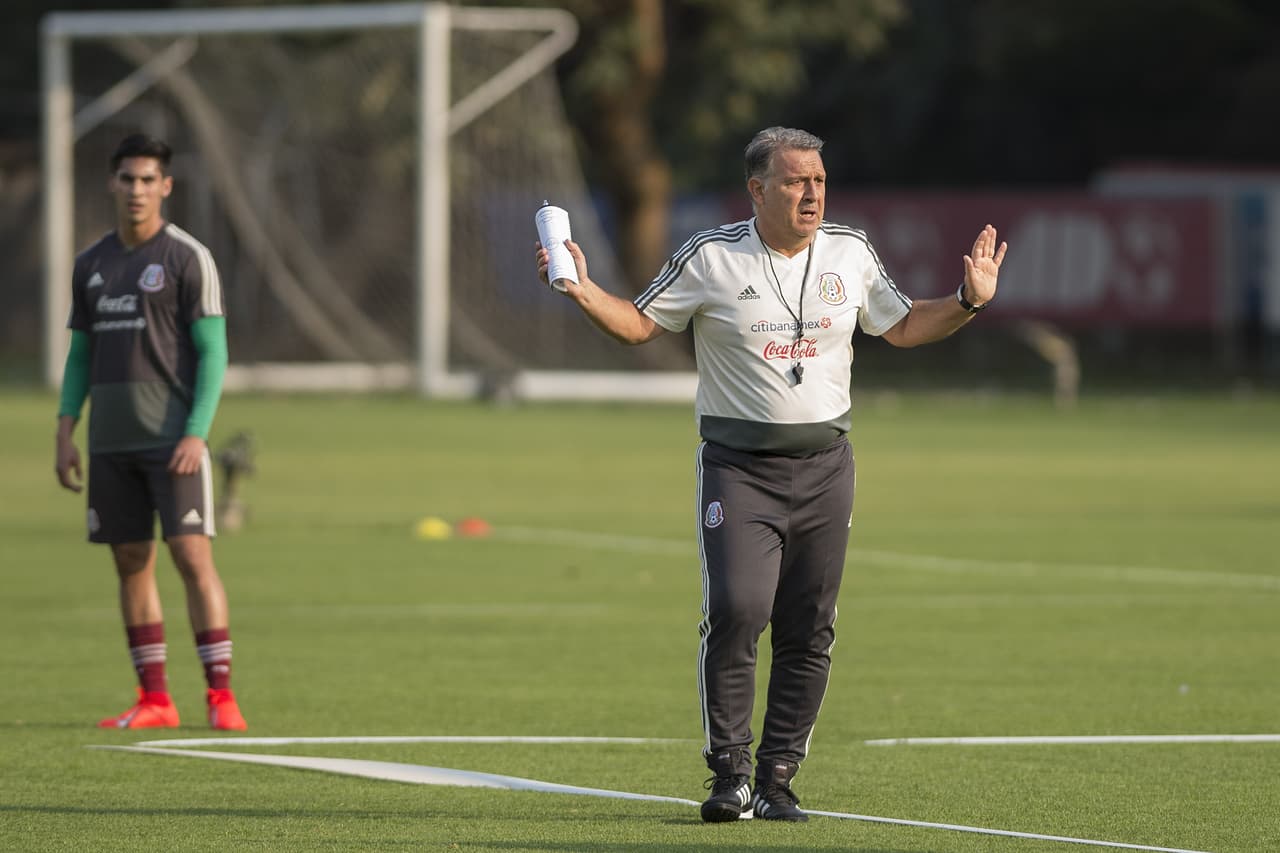 Detallista, enérgico, atento y muy dinámico se notó al argentino Gerardo Martino en su primer entrenamiento como director técnico de México en el Centro de Alto Rendimiento en la Ciudad de Mexico.