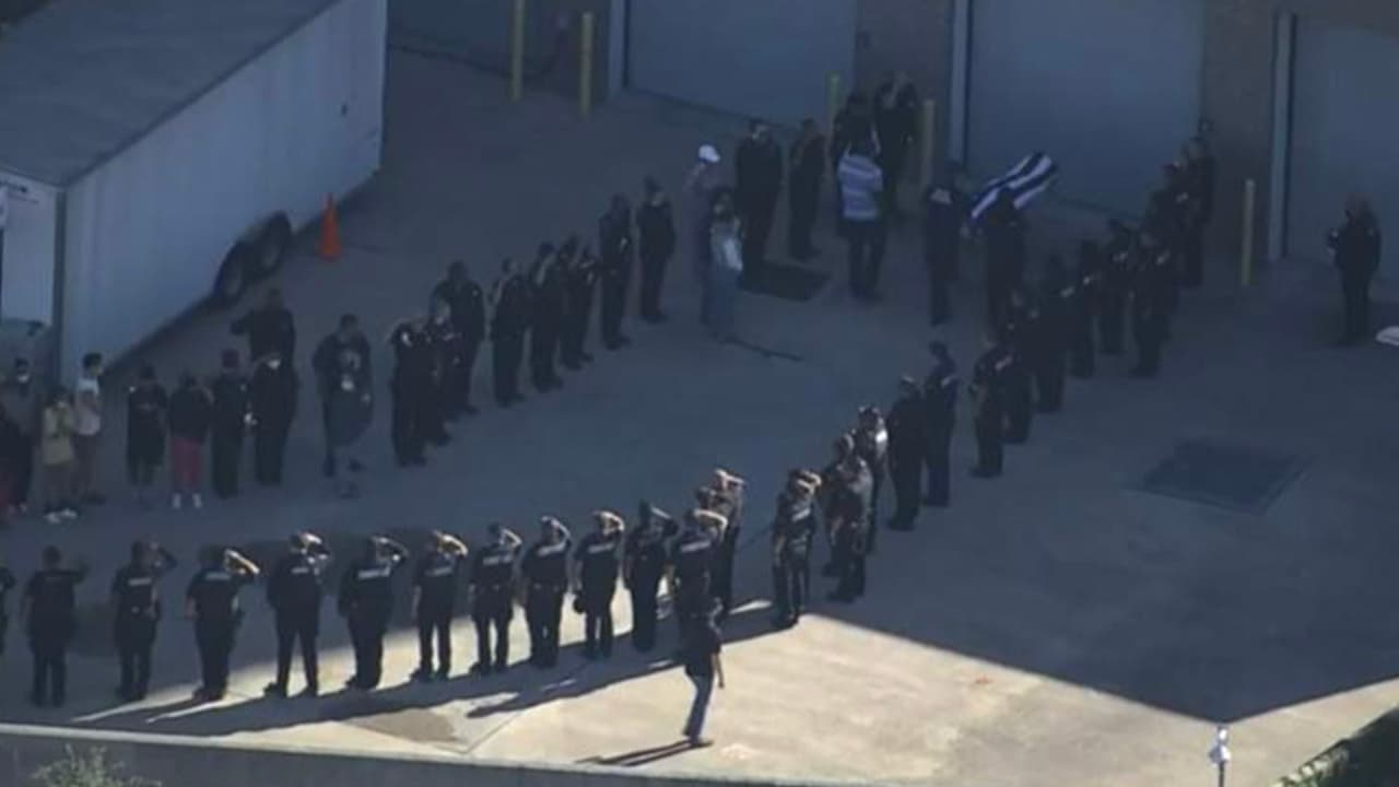 Diferentes corporaciones policiacas del área de 
<a href="https://www.univision.com/local/houston-kxln/">Houston</a> participaron en escoltarlo hasta las instalaciones.
