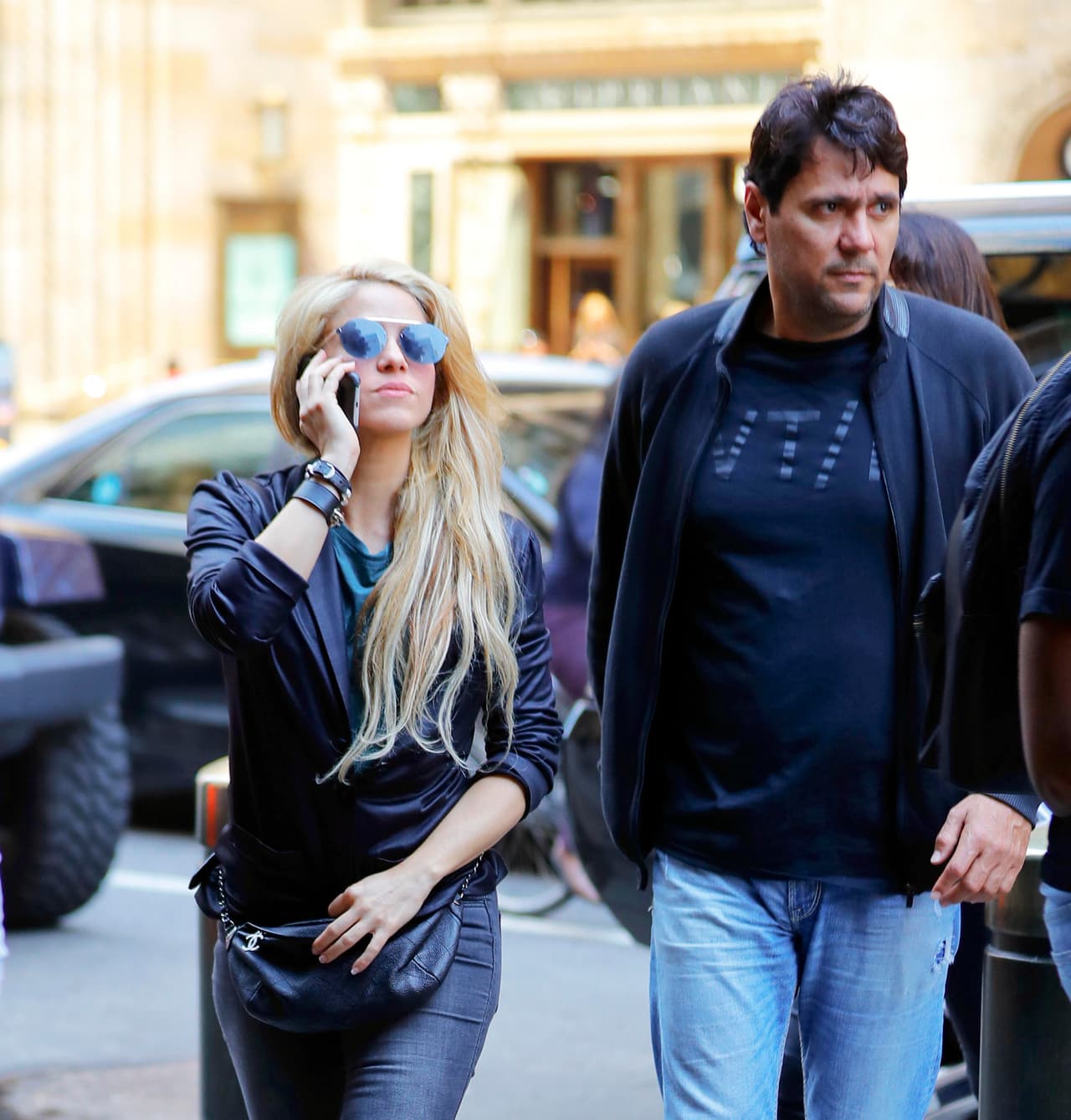 Según People en Español y Europa Press, Tonino Mebarak, uno de los nueve hermanos de la cantante, ha sido un apoyo clave para ella durante este tiempo. 
<br>