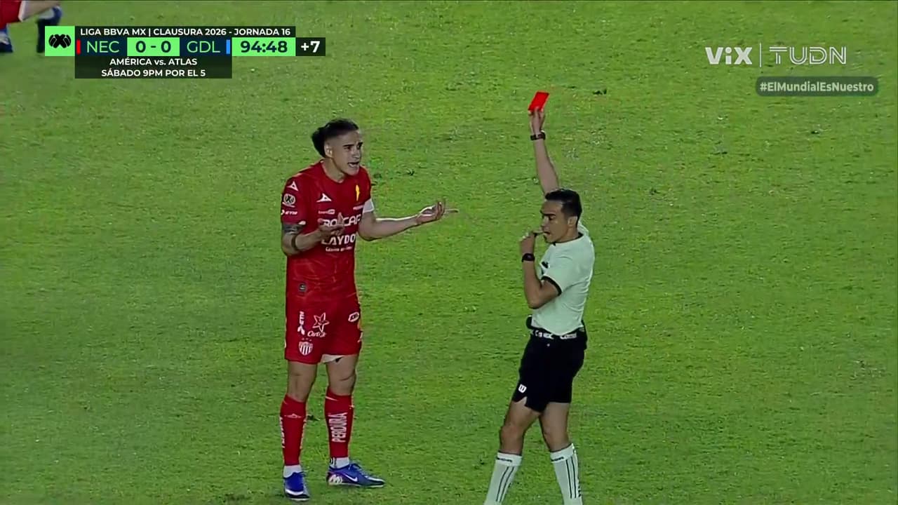 ¡Tarjeta roja a Peña! Necaxa se queda con 10 hombres en los minutos finales