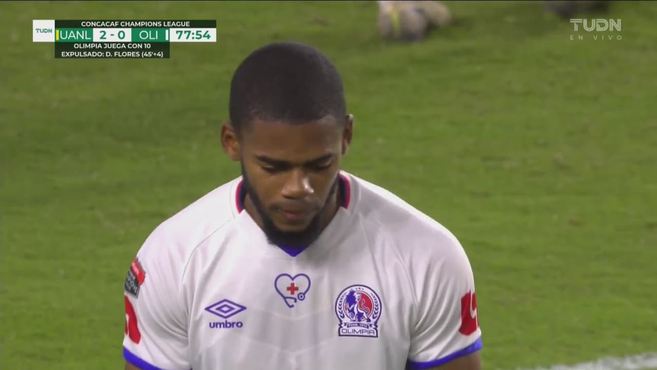 ¡No tiene suerte! Elvin Casildo marca en propia portería el 3-0 de Tigres