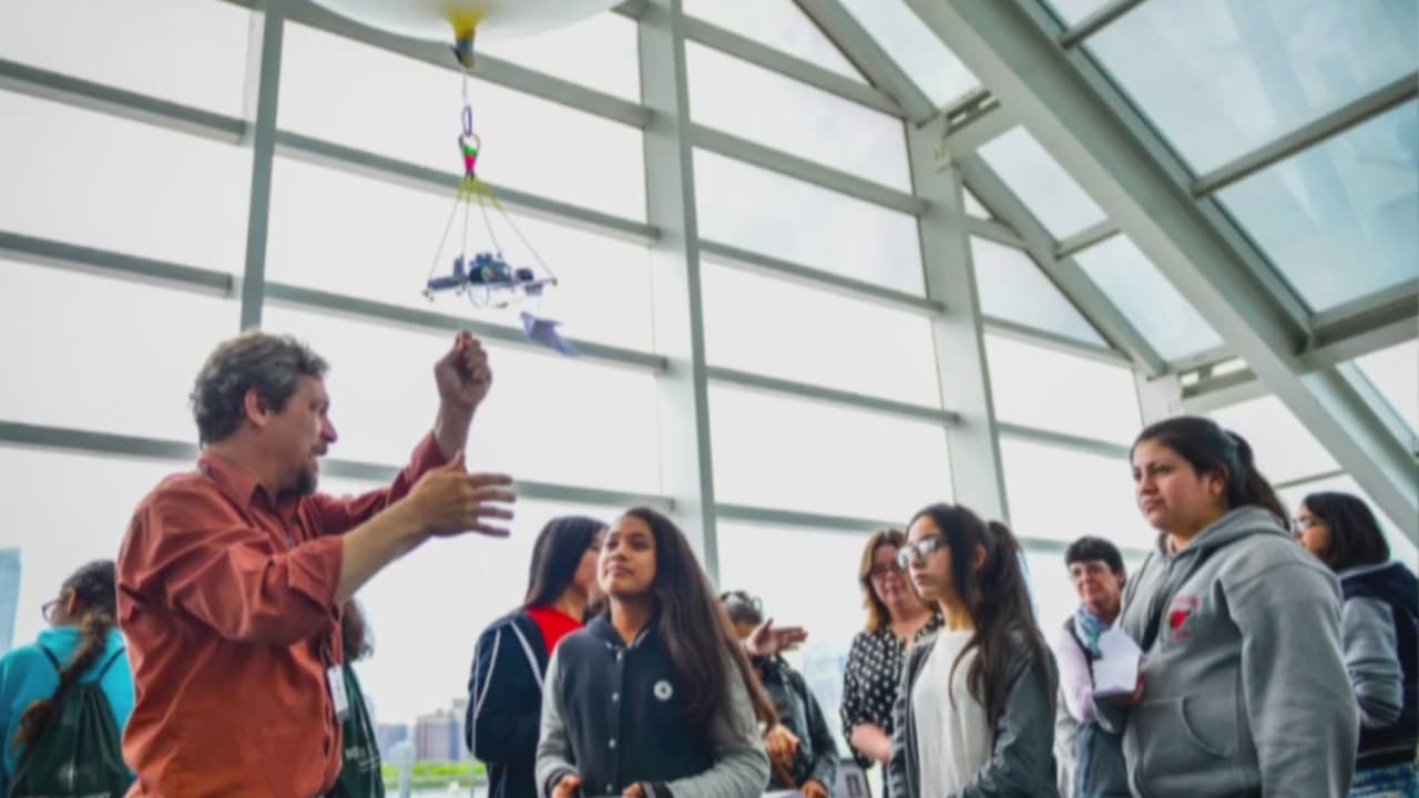 El planetario Adler invita a la comunidad de Chicago a celebrar la herencia hispana