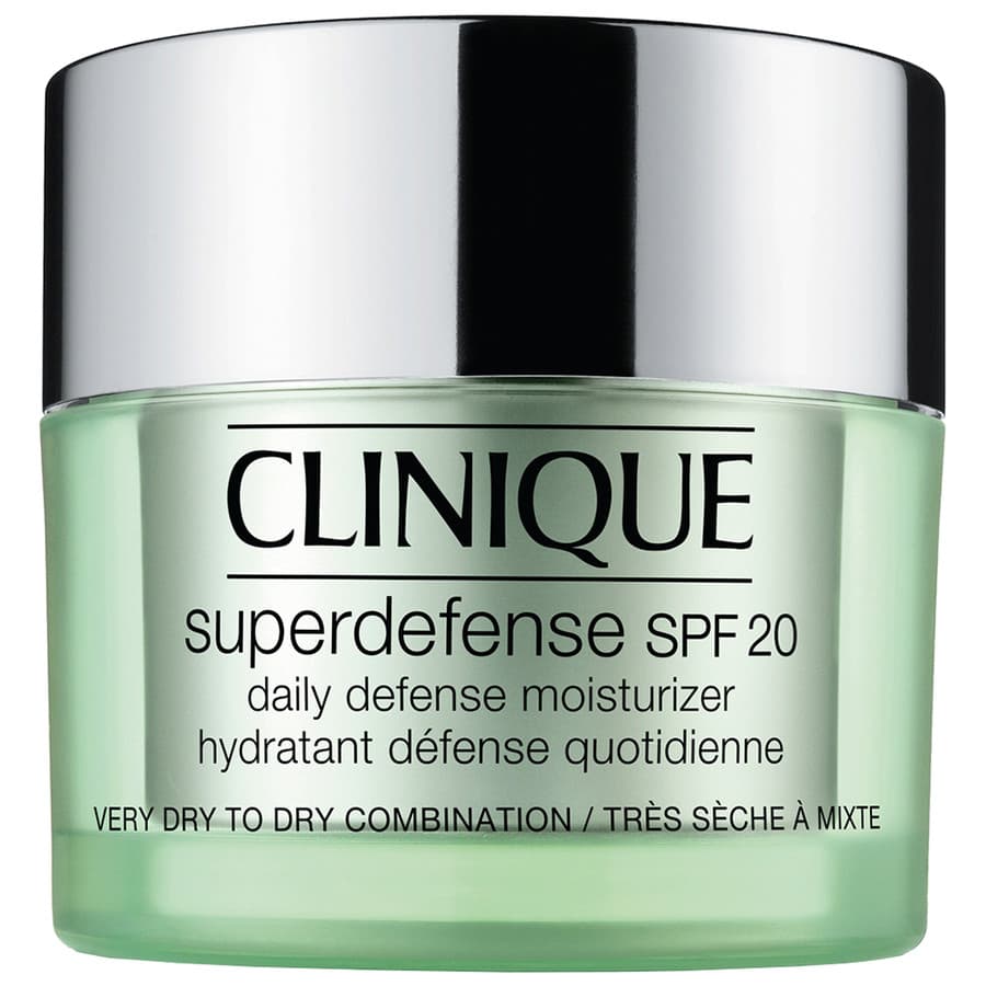 Rostro. Clinique Superdefense SPF 20 es una crema es completísima, de textura ligera y humectante, ideal para el invierno. Contiene extracto de cebada y germen de trigo, que rehidratan la piel y construyen una barrera para que no pierda humedad. Otros ingredientes son el extracto de alga marina y la cafeína —para calmar las pieles sensibles—, y filtros UV.