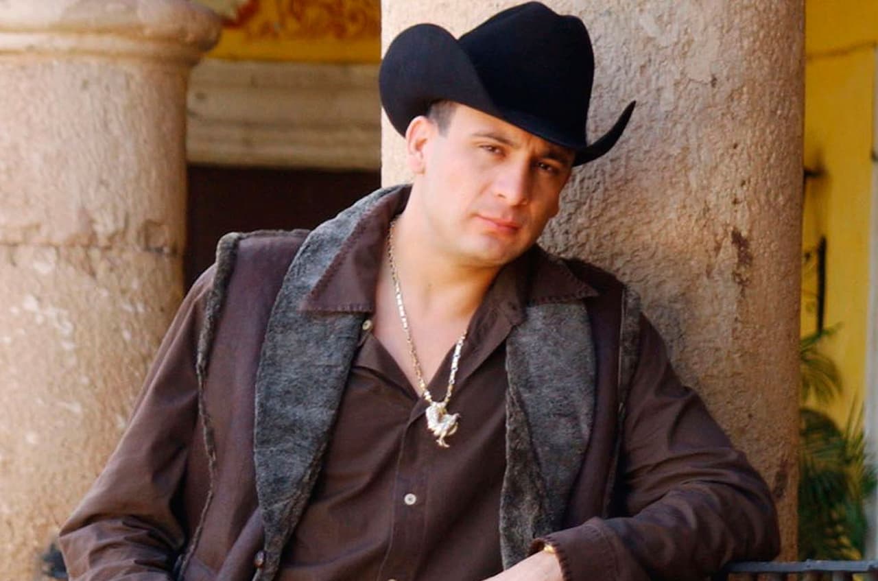 El desaparecido 
<b>Valentín Elizalde</b> estudió la carrera de Derecho en la Universidad de Sonora, la cual llegó a ejercer.