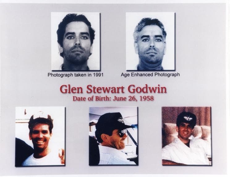 <h3 class="cms-H3-H3">Glen Stewart Godwin</h3>
<br>Tras haber sido declarado culpable de asesinato y robo, por lo que fue condenado a cadena perpetua en marzo de 1981, este miembro 447 de la lista de los más buscados escapó de una prisión estatal de Folsom 
<b><a href="https://www.fbi.gov/wanted/topten/topten-history/hires_images/FBI-447-GlenStewartGodwin.jpg/view" target="_blank">y huyó a México, donde sería arrestado, acusado de tráfico de cocaína.</a></b>
<br>
<br>Sin embargo, en septiembre de 1991 volvió a escapar de una prisión de Jalisco, México, 
<b>antes de su entrega programada a las autoridades estadounidenses.</b> 
<br>
<br>Casi cinco años después, Godwin fue eliminado del listado de la agencia, pues 
<b>ya no se ajustaba a los criterios para estar en ella. </b>