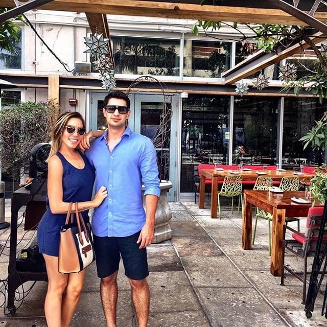 Tampoco hubo gran fiesta ni vestido de novia.