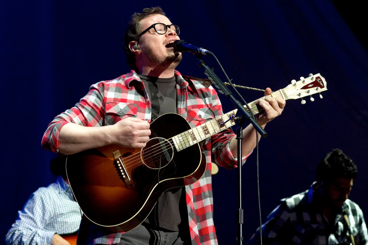 El cantautor mexicano Leonel García lidera las nominaciones de Latin GRAMMY con seis menciones.