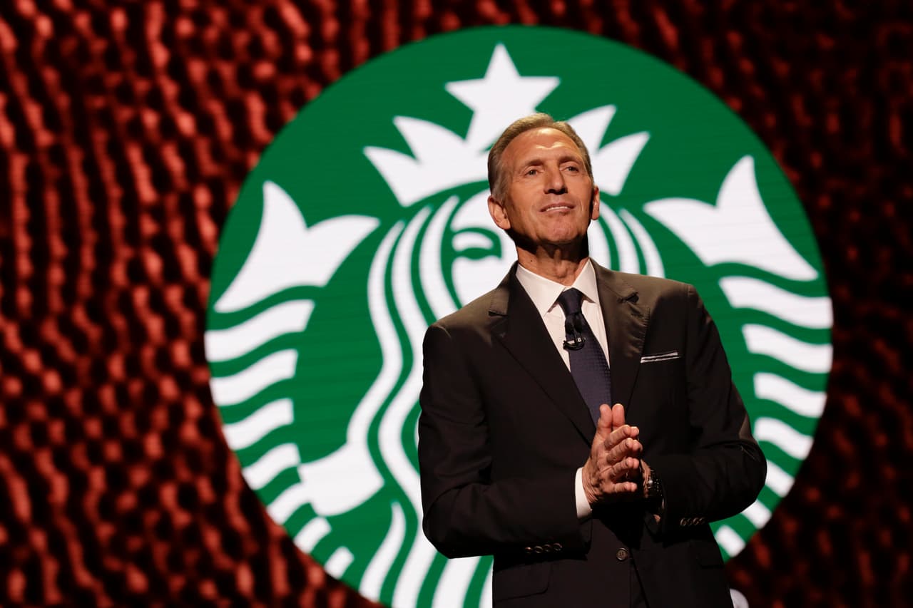 <b>Howard Schultz, Starbucks</b>.
<br>
<br>Es el responsable del éxito y la expansión de Starbucks, la compañía que controla el 39.8% por ciento del mercado de las cadenas de café en Estados Unidos. En 1987 compró una pequeña cafetería bohemia en Seattle y 20 años después ya había colocado una sucursal prácticamente en cada esquina del país.
<br>