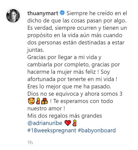 Mientras tanto, su novia, 19 años menor que Uribe, compartió la misma imagen en su cuenta de Instagram y la acompañó con
<b><a href="https://www.instagram.com/p/CA27EFOATWp/" target="_blank">el siguiente mensaje</a></b>: "Siempre he creído en el dicho de que las cosas pasan por algo. Es verdad, siempre ocurren y tienen un propósito en la vida, aún más cuando dos personas están destinadas a estar juntas".
<br>