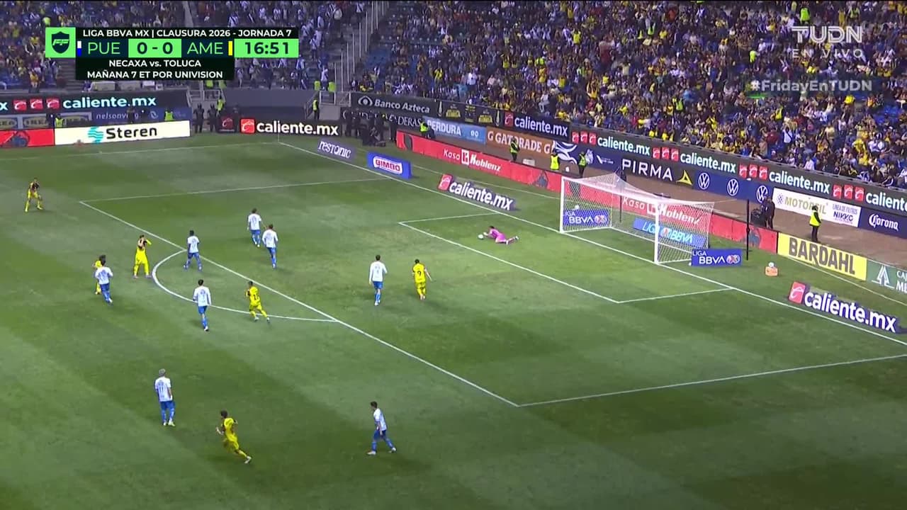 ¡TIRO ATAJADO! disparo por Raphael Veiga.