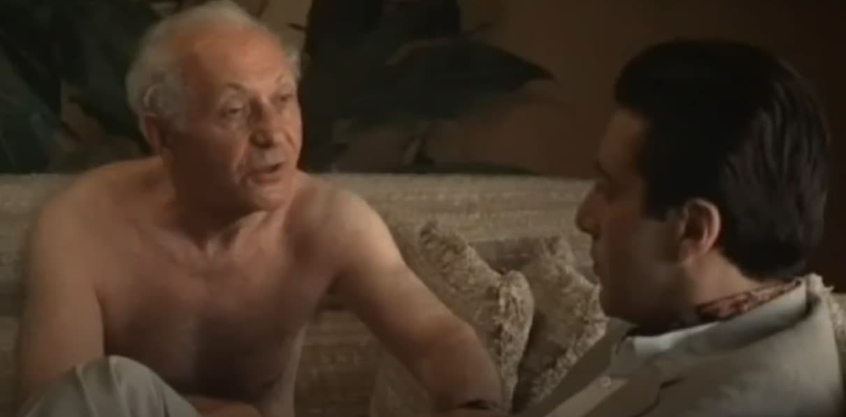 <b>'El Padrino II', precuela de 'El Padrino'</b>
<br>‘El padrino II’ es considerada como una de las películas en las que la segunda parte supera a la primera. Aunque narra acontecimientos de diversas épocas de las vidas de los protagonistas, se le puede considerar como una precuela porque se pueden observar momentos previos a los que se vieron en la uno.
<br>