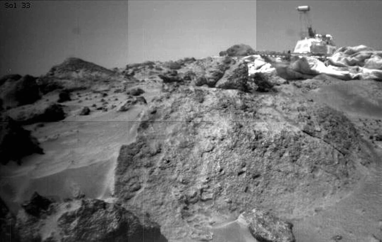 <b>Mars Pathfinder, año 1996.</b> Fue el primer vehículo robótico en la superficie de Marte. Llevó instrumentos científicos para analizar la atmósfera, el clima y la composición de sus rocas y suelo.