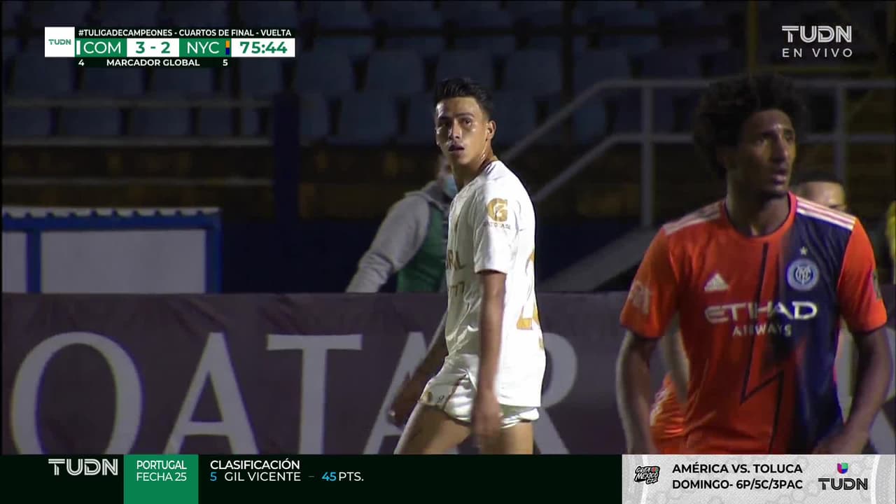 ¡TIRO ATAJADO! disparo por Nicolas Samayoa.