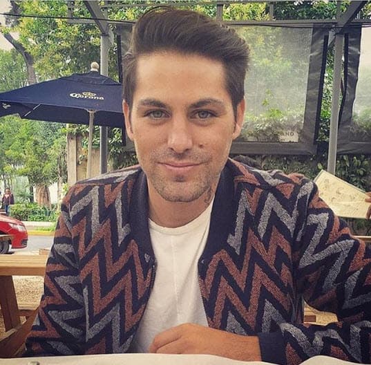 Sin embargo, una fotografía lo delató, la mujer con la que Renato andaba era su novia y no la de un narcotraficante, como había declarado.