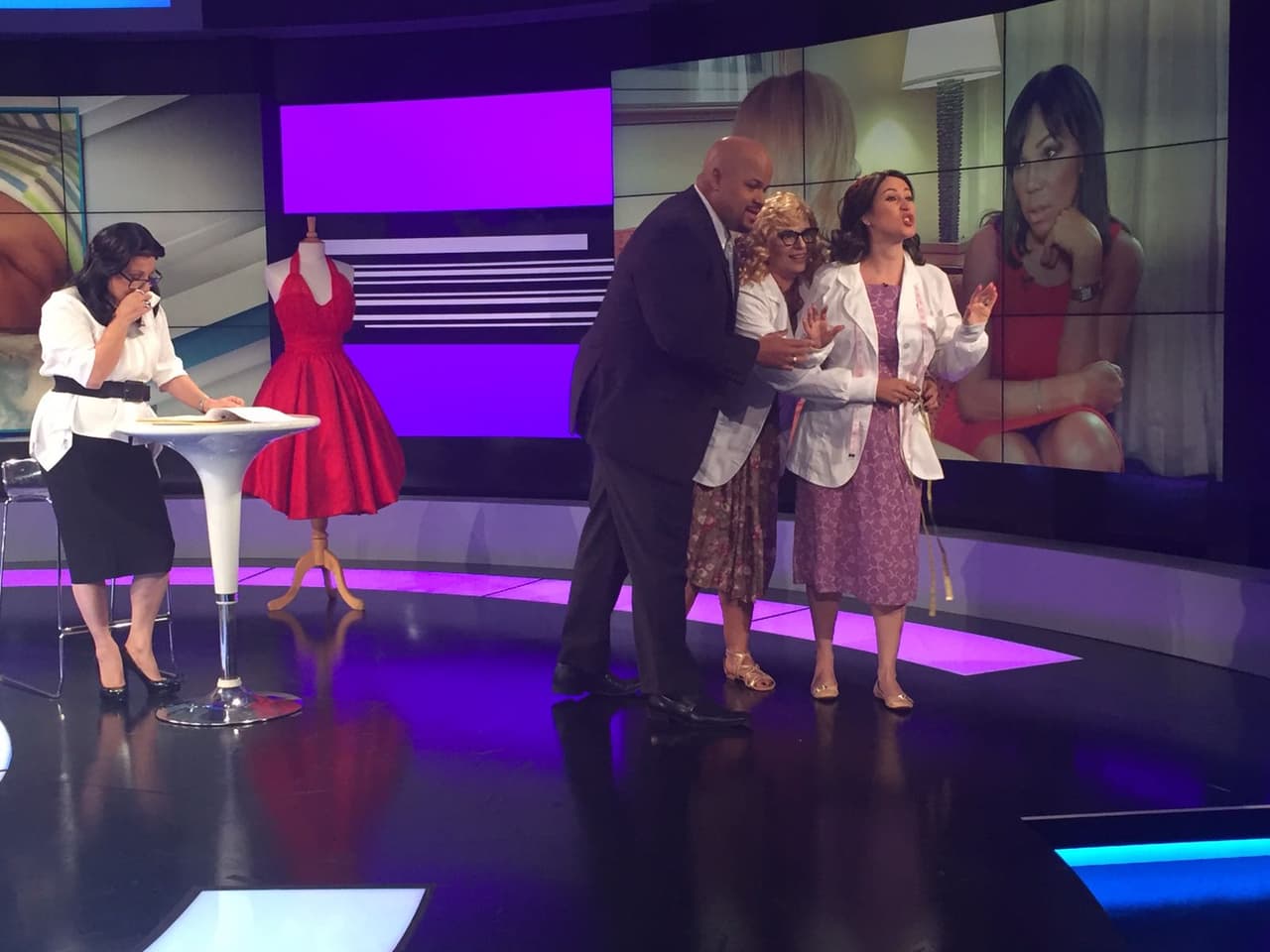 El 31 de octubre el show de Los 6 de la tarde se transportó a las Galerías Velvet. Los talentos llegaron vestidos como los personajes de la famosa serie española y hasta acento de la madre patria tenían... o eso intentaron.