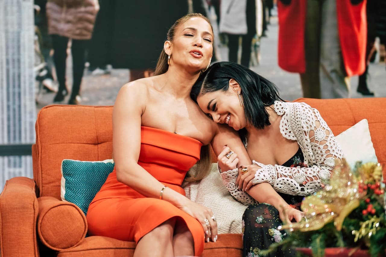 En todo momento las dos actrices se mostraron muy cercanas y hablaron de lo bien que la pasaron durante el tiempo que filmaron 'Second Act'.